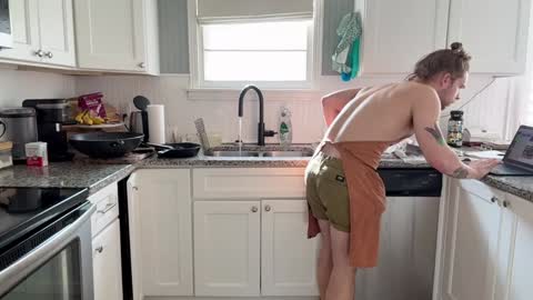 Snapshot of daddydaydrinkz chatting on January 8, 6:41 pm DaddydayDrinkz online show from January 8, 6:41 pm