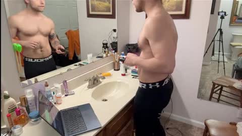 Snapshot of daddydaydrinkz chatting on February 8, 5:40 am DaddydayDrinkz online show from February 8, 5:40 am