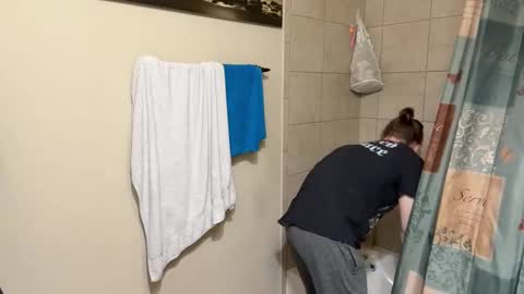 Snapshot of daddydaydrinkz chatting on February 22, 8:31 pm DaddydayDrinkz online show from February 22, 8:31 pm