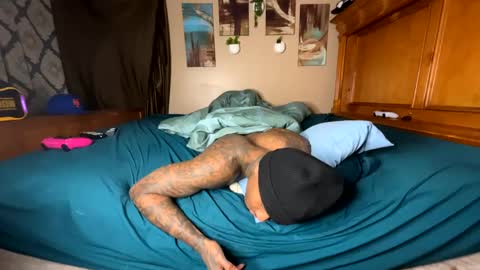 Snapshot of daddyjanimal chatting on December 4, 9:40 am sexy tatted king bbc online show from December 4, 9:40 am