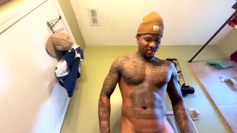 sexy tatted king bbc online show from October 26, 1:28 pm