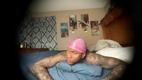 sexy tatted king bbc online show from May 16, 10:36 am