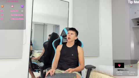 Snapshot of daddyrich4u chatting on October 1, 11:44 pm daddyrich4u online show from October 1, 11:44 pm