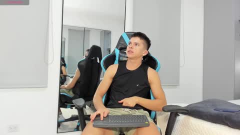 Snapshot of daddyrich4u chatting on October 9, 9:13 pm daddyrich4u online show from October 9, 9:13 pm