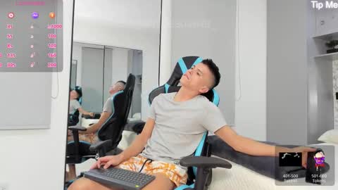 Snapshot of daddyrich4u chatting on October 16, 1:28 am daddyrich4u online show from October 16, 1:28 am