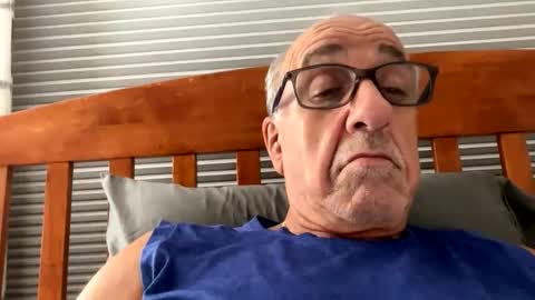 Snapshot of daddyweis chatting on September 19, 3:19 am daddyweis online show from September 19, 3:19 am