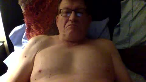 Snapshot of dadsuger60 chatting on January 12, 12:01 pm dadsuger60 online show from January 12, 12:01 pm