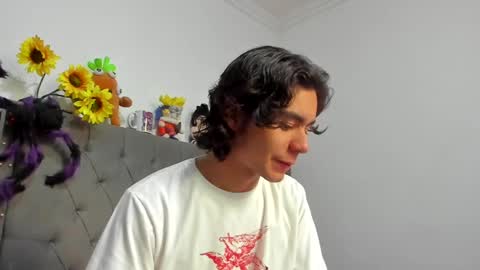 Snapshot of daemon_txuspunk chatting on February 11, 9:35 pm DAEMON online show from February 11, 9:35 pm