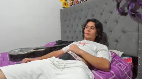 Snapshot of daemon_txuspunk chatting on February 19, 12:46 am DAEMON online show from February 19, 12:46 am