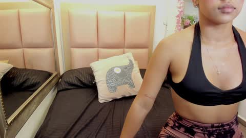 Snapshot of daenerys_targa chatting on December 4, 10:24 am Lesly online show from December 4, 10:24 am