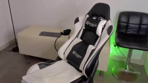 Snapshot of dafboy_ chatting on September 29, 2:33 pm Allan Daf online show from September 29, 2:33 pm