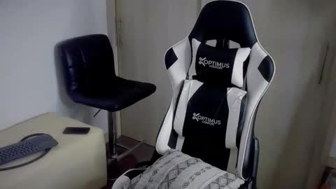 Snapshot of dafboy_ chatting on October 28, 4:05 am Allan Daf online show from October 28, 4:05 am