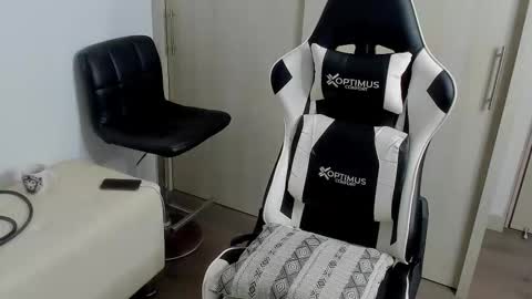 Snapshot of dafboy_ chatting on October 31, 2:56 am Allan Daf online show from October 31, 2:56 am