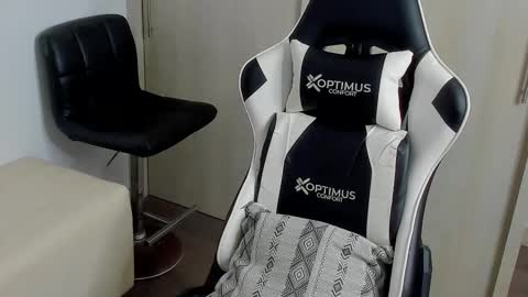 Snapshot of dafboy_ chatting on November 4, 2:43 am Allan Daf online show from November 4, 2:43 am