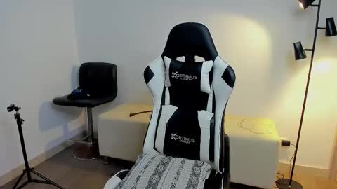 Snapshot of dafboy_ chatting on November 24, 12:49 pm Allan Daf online show from November 24, 12:49 pm