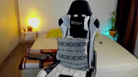 Snapshot of dafboy_ chatting on December 17, 11:44 pm Allan Daf online show from December 17, 11:44 pm