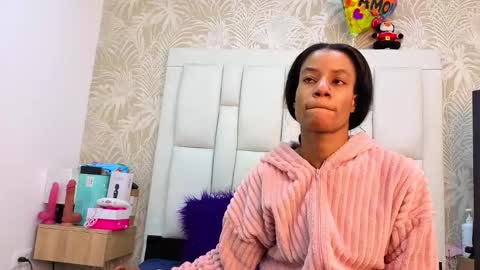 daffnelewis online show from February 7, 11:14 am