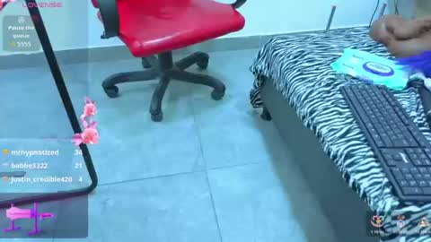 daffnelewis online show from July 6, 3:03 pm