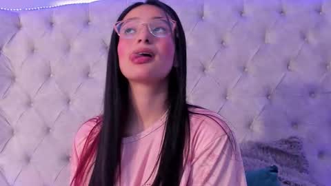 Snapshot of dafne_bss chatting on February 23, 3:37 am dafne_bss online show from February 23, 3:37 am