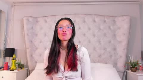 Snapshot of dafne_bss chatting on April 13, 5:02 am dafne_bss online show from April 13, 5:02 am