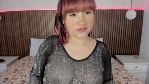 dafne_evaans online show from May 14, 11:50 am