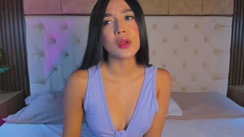 dafne_hillss online show from October 1, 12:44 pm