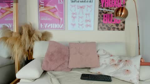 dafne_hillss online show from May 8, 11:48 am
