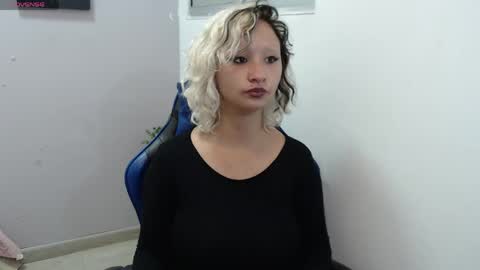 Snapshot of dafne_kim chatting on March 13, 1:07 pm Dafne online show from March 13, 1:07 pm