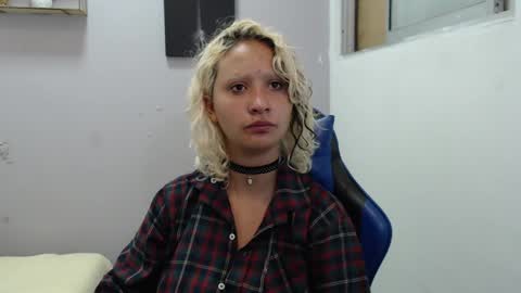 Snapshot of dafne_kim chatting on April 10, 12:54 pm Dafne online show from April 10, 12:54 pm
