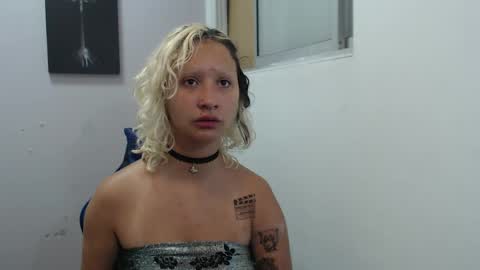 Snapshot of dafne_kim chatting on April 12, 1:16 pm Dafne online show from April 12, 1:16 pm
