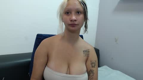 Snapshot of dafne_kim chatting on May 4, 12:45 pm Dafne online show from May 4, 12:45 pm