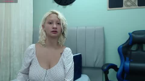 Snapshot of dafne_kim chatting on May 8, 12:54 pm Dafne online show from May 8, 12:54 pm