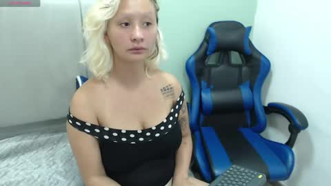 Snapshot of dafne_kim chatting on May 11, 2:45 pm Dafne online show from May 11, 2:45 pm