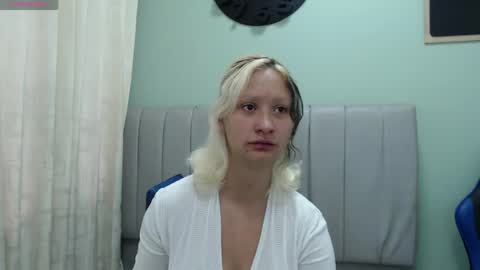 Snapshot of dafne_kim chatting on May 18, 1:50 pm Dafne online show from May 18, 1:50 pm