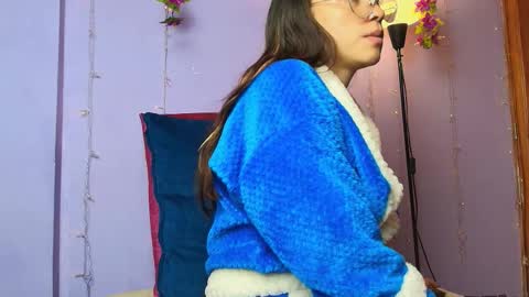 dafnemel online show from January 8, 1:24 pm