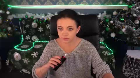 Snapshot of dafni_mon chatting on December 17, 6:52 am Dafni Mon online show from December 17, 6:52 am