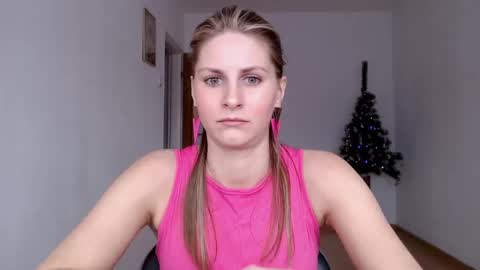Snapshot of dagmariepiquant chatting on December 12, 11:07 am Dagmarie online show from December 12, 11:07 am
