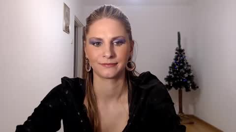 Snapshot of dagmariepiquant chatting on December 15, 7:21 pm Dagmarie online show from December 15, 7:21 pm