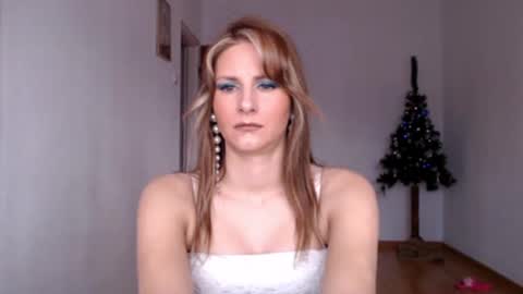 Snapshot of dagmariepiquant chatting on December 17, 1:27 pm Dagmarie online show from December 17, 1:27 pm