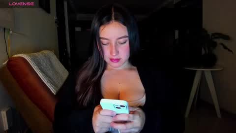Snapshot of dahi_anne chatting on January 19, 1:32 am Call me D online show from January 19, 1:32 am