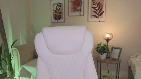Dahiann Walcott online show from May 5, 6:38 pm