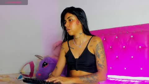 Snapshot of dahiangomezz chatting on April 25, 11:13 pm online show from April 25, 11:13 pm