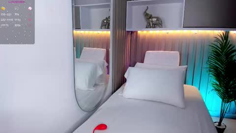 Snapshot of dahianthompson1_ chatting on March 2, 8:37 pm dahianthompson1_ online show from March 2, 8:37 pm