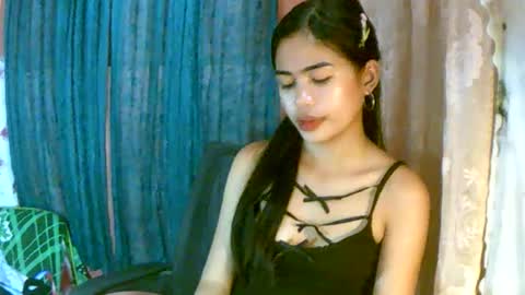 Snapshot of dahlia_123 chatting on April 1, 1:41 pm Im Dahlia online show from April 1, 1:41 pm