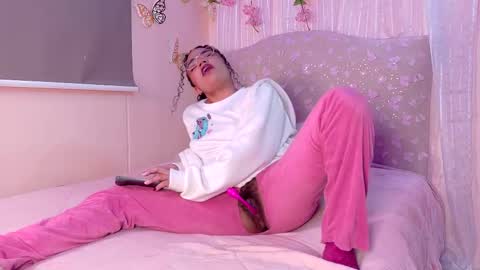 Snapshot of dahliabrowniee chatting on February 19, 4:41 am Dahli online show from February 19, 4:41 am