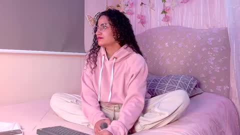 Snapshot of dahliabrowniee chatting on February 21, 4:24 am Dahli online show from February 21, 4:24 am