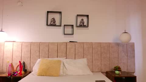 Juls online show from March 23, 8:02 pm