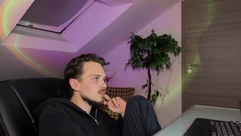 Daimon  online show from April 11, 6:34 pm