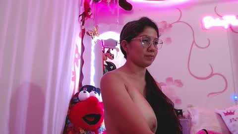 Snapshot of daina_flower chatting on November 29, 5:43 am DAINA online show from November 29, 5:43 am