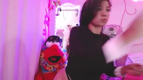 Snapshot of daina_flower chatting on June 23, 5:27 am DAINA online show from June 23, 5:27 am